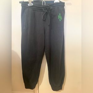 Vintage sweats with medium rise, and 7/8 length.